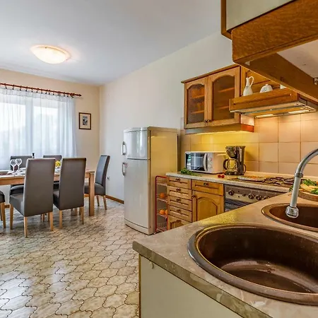 Apartment Ruzica *